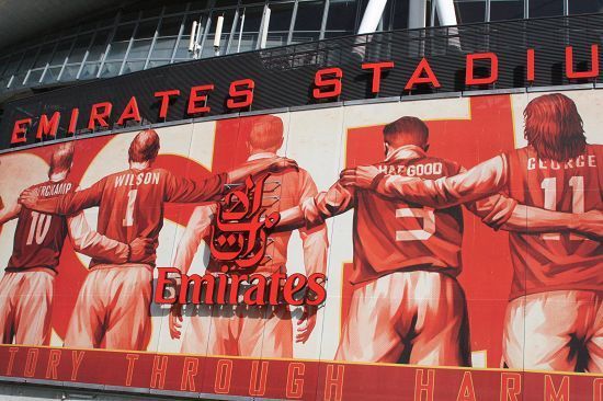 与其说他在 与其说他在